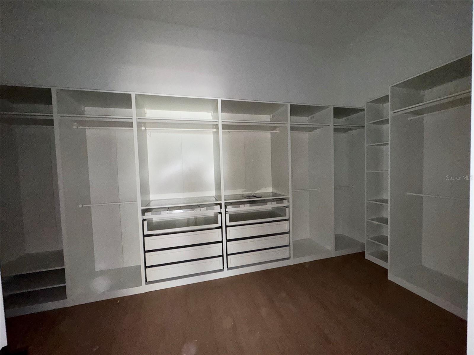 TROJAN TOWN - Residential