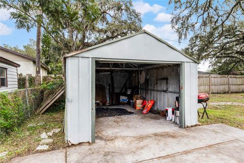 A home in LAKELAND