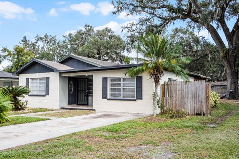 A home in LAKELAND