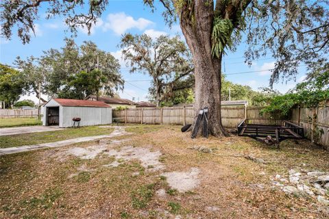 A home in LAKELAND