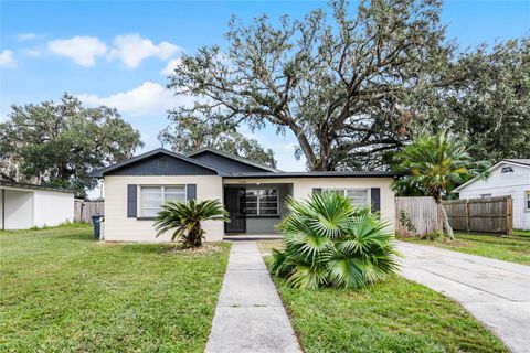 A home in LAKELAND