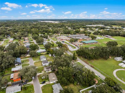 A home in LAKELAND