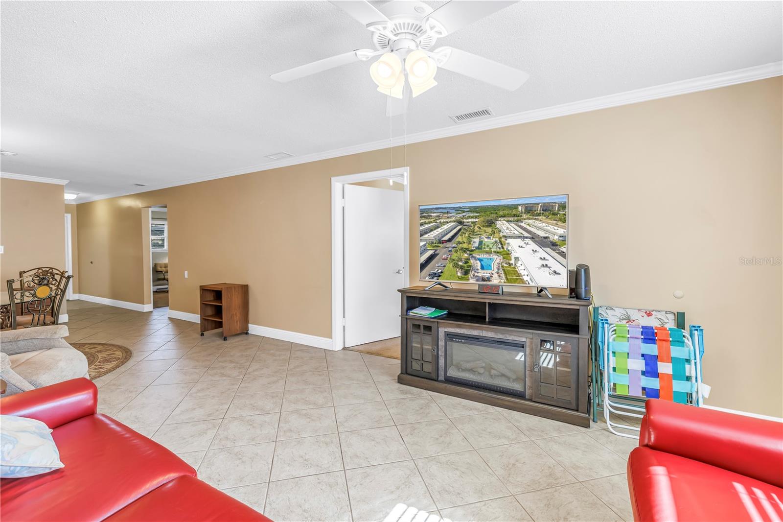 PARADISE SHORES - Residential