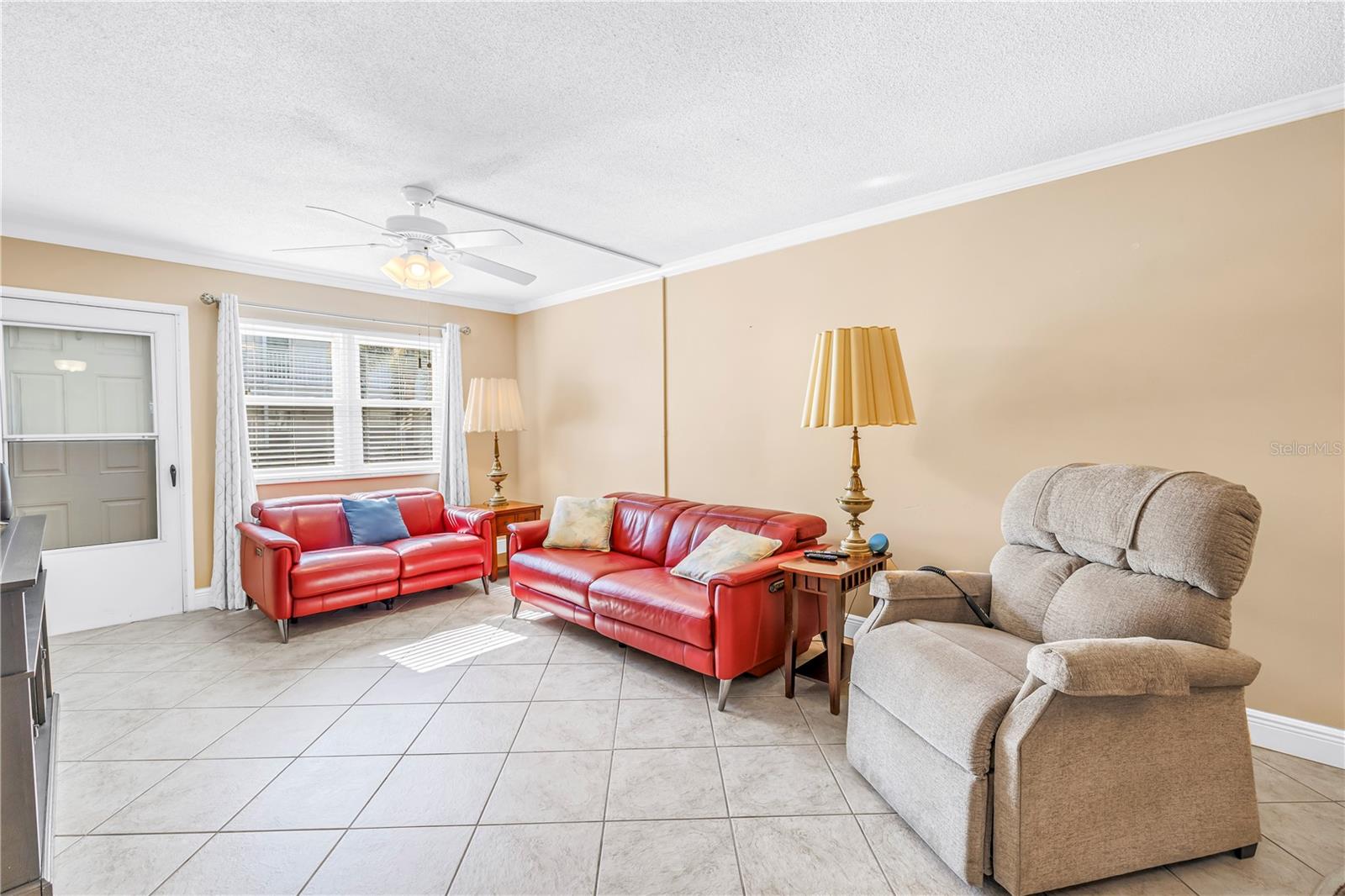 PARADISE SHORES - Residential