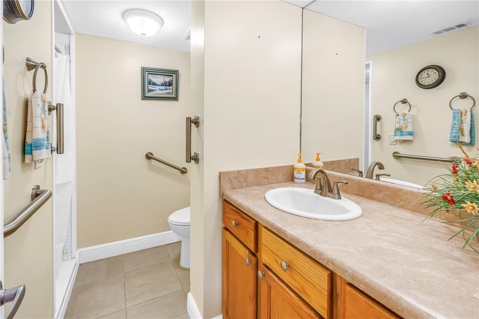 PARADISE SHORES - Residential