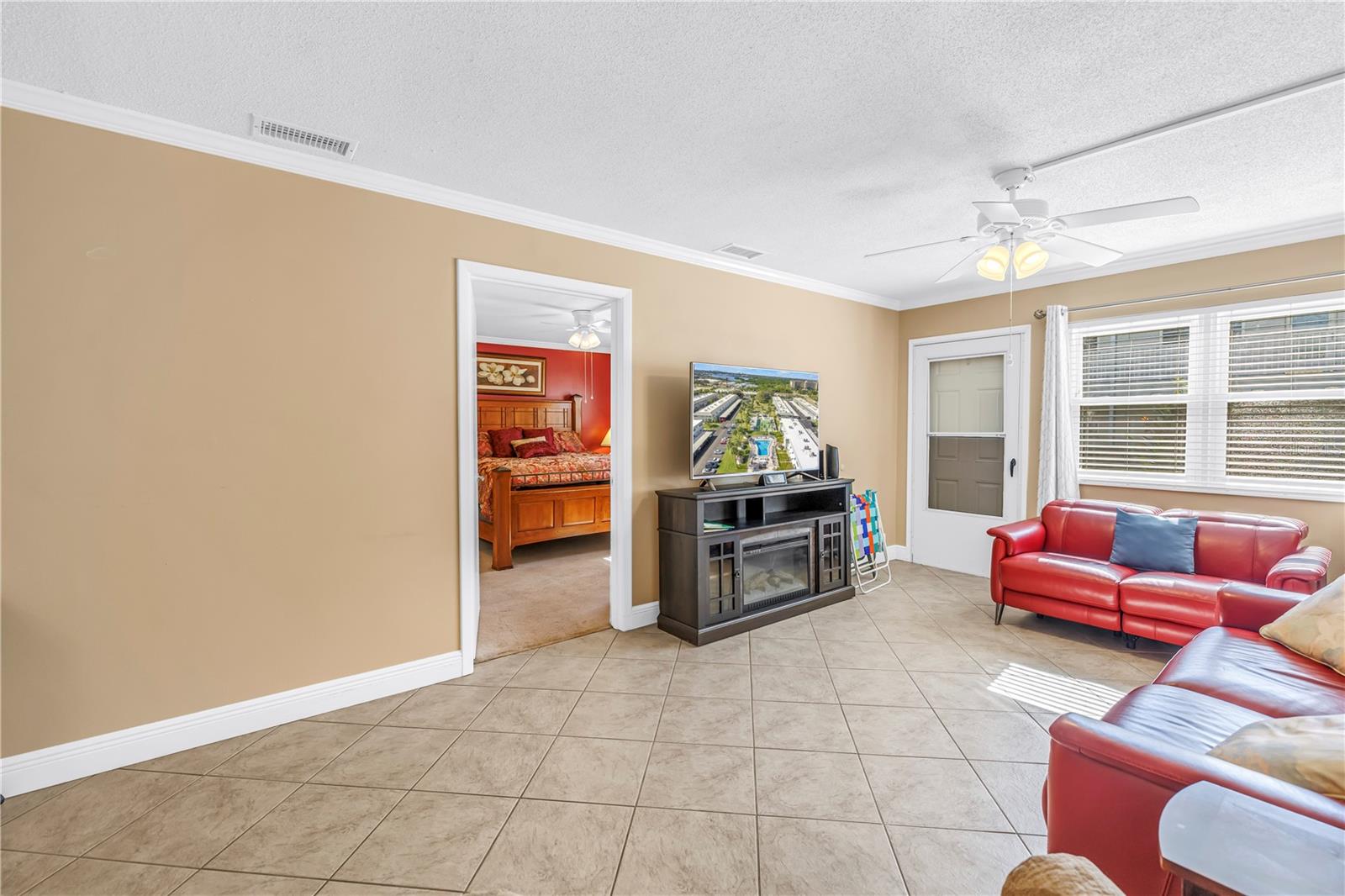 PARADISE SHORES - Residential