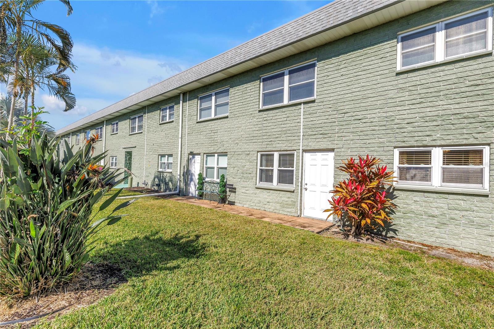 PARADISE SHORES - Residential