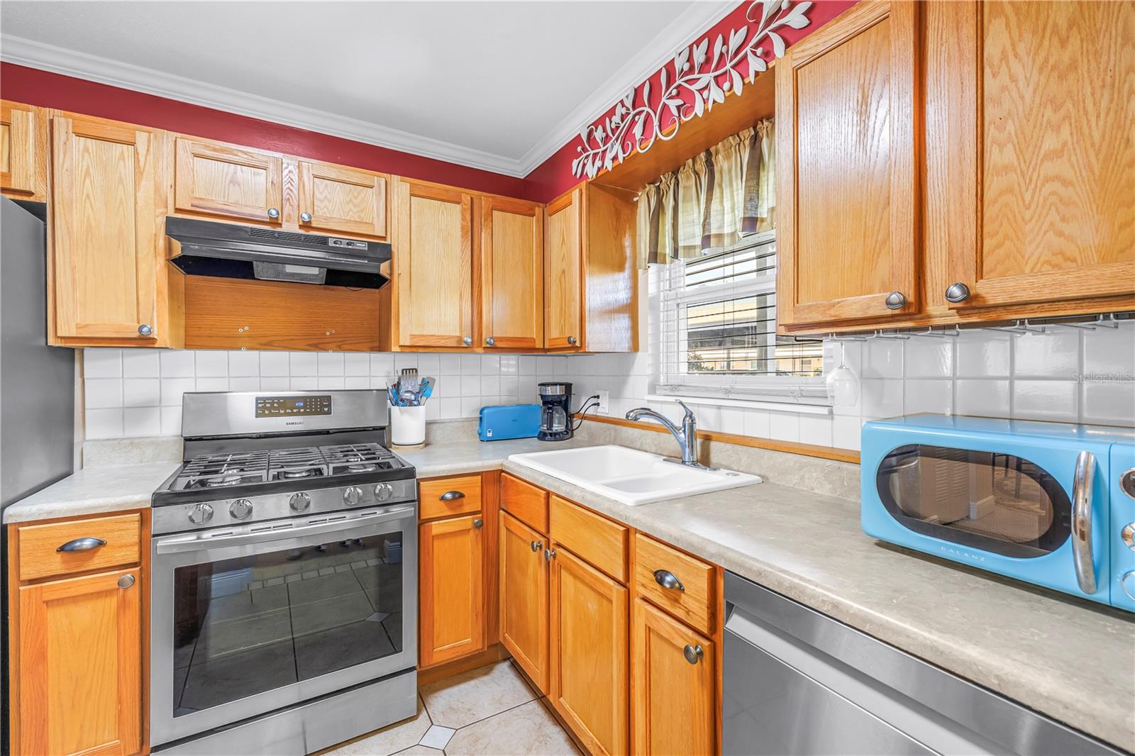 PARADISE SHORES - Residential