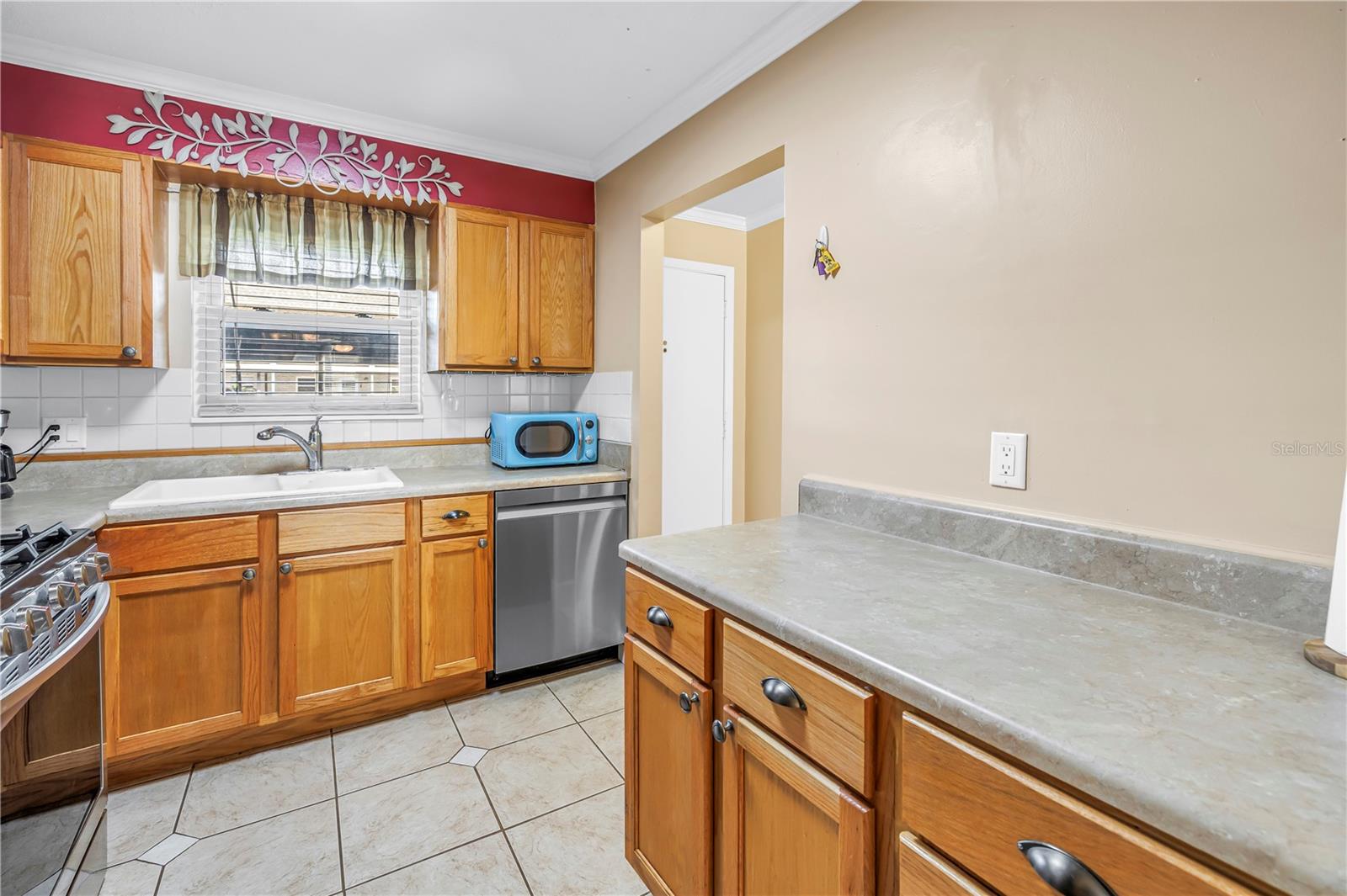 PARADISE SHORES - Residential