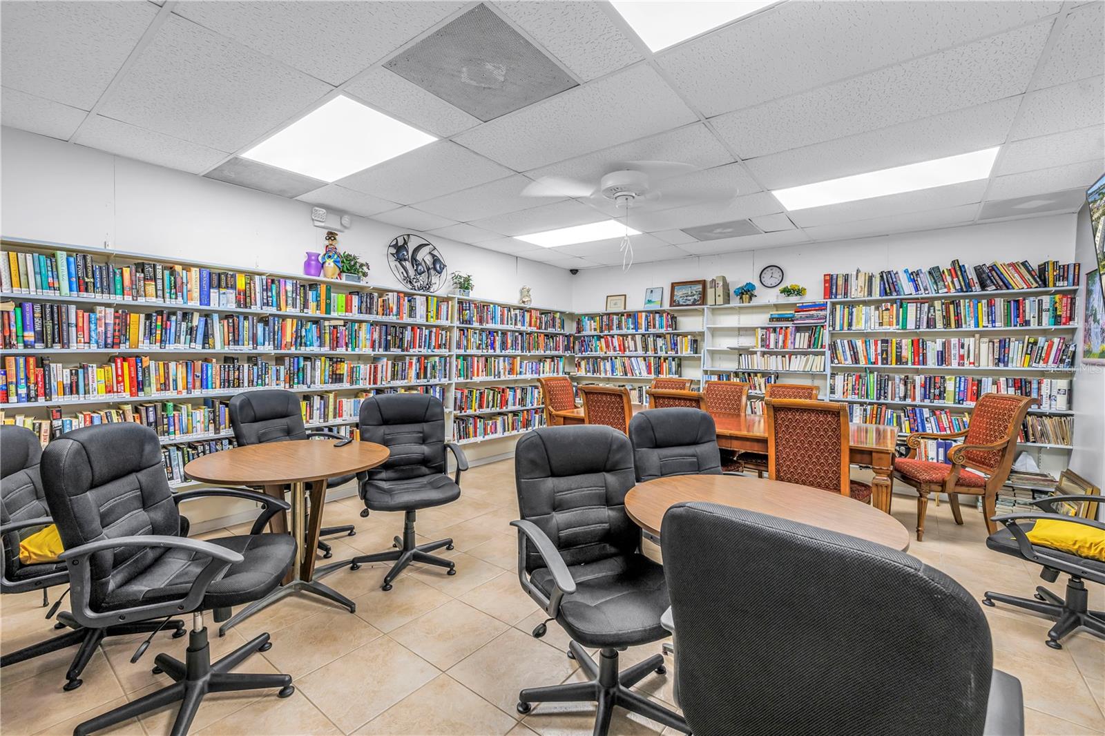 PARADISE SHORES - Residential