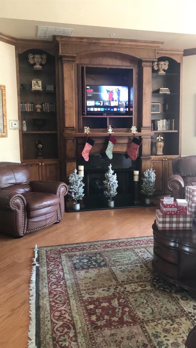 CRESCENT PLACE AT LAKE LOTUS CONDO - Residential Lease