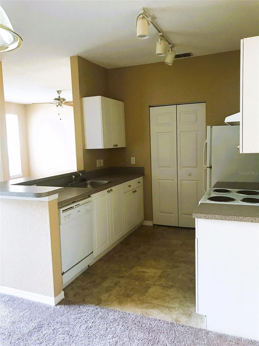 CRESCENT PLACE AT LAKE LOTUS CONDO - Residential Lease