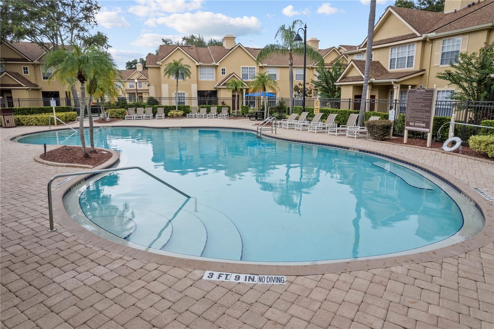 CRESCENT PLACE AT LAKE LOTUS CONDO - Residential Lease