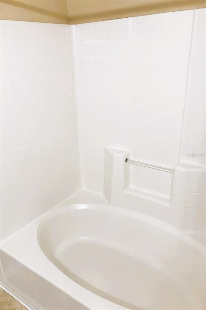 CRESCENT PLACE AT LAKE LOTUS CONDO - Residential Lease