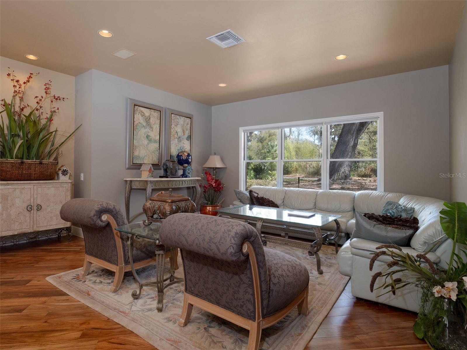 BROWN & DIALS - Residential