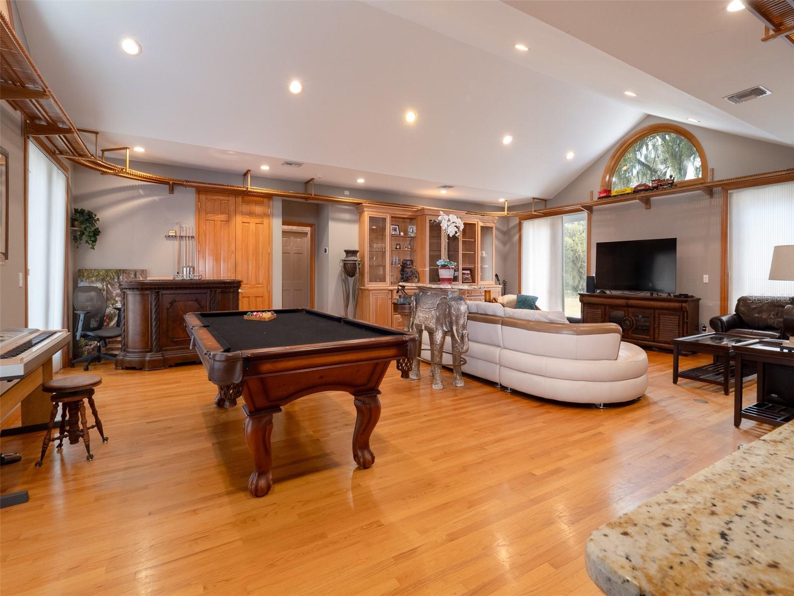 BROWN & DIALS - Residential