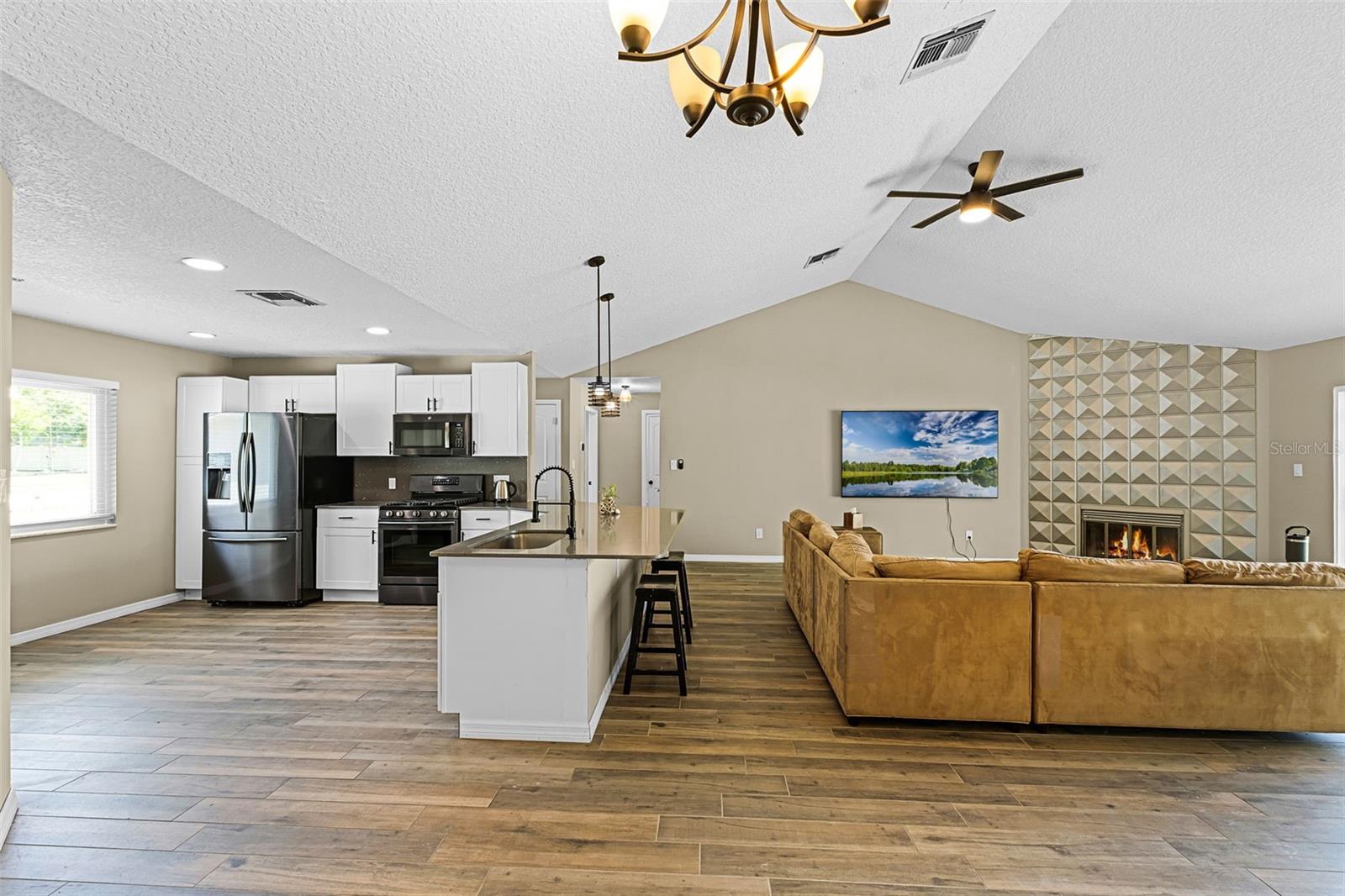 GREENWOOD LAKES UNIT 3 - Residential Lease