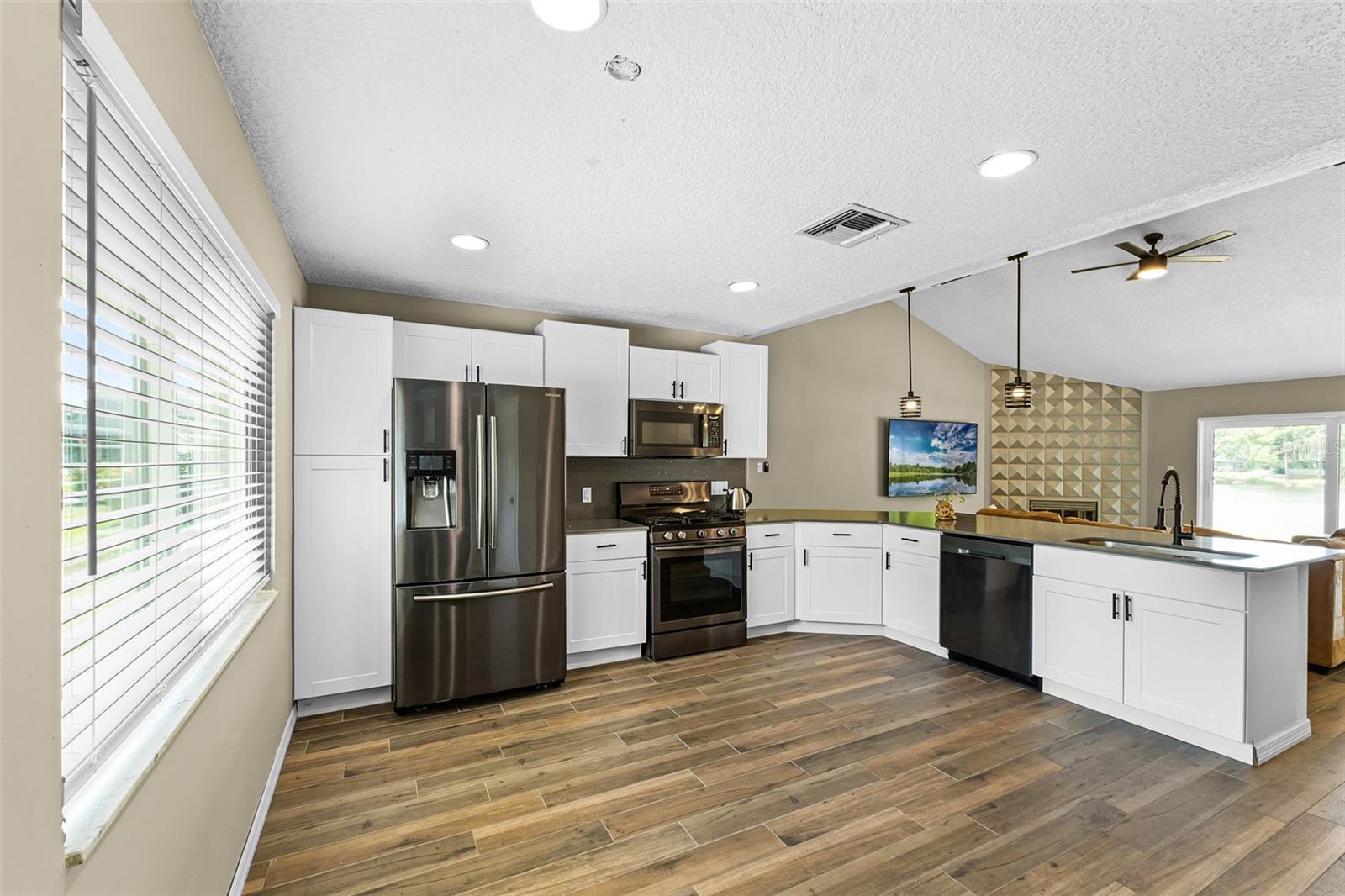 GREENWOOD LAKES UNIT 3 - Residential Lease