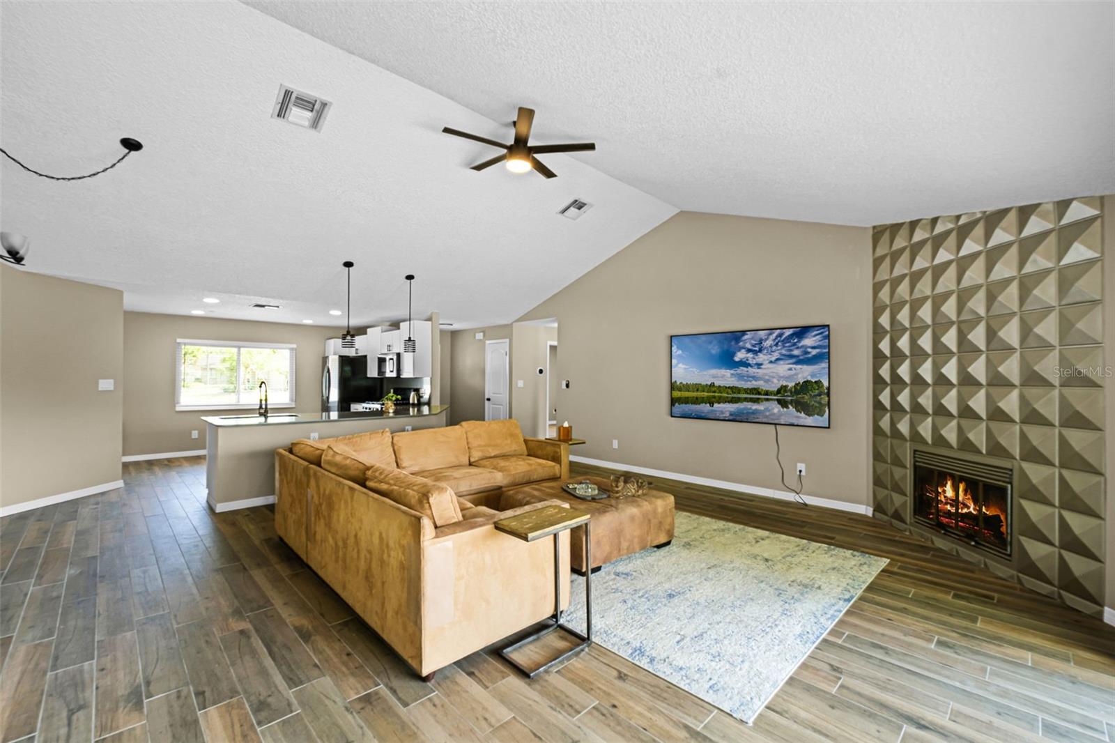 GREENWOOD LAKES UNIT 3 - Residential Lease