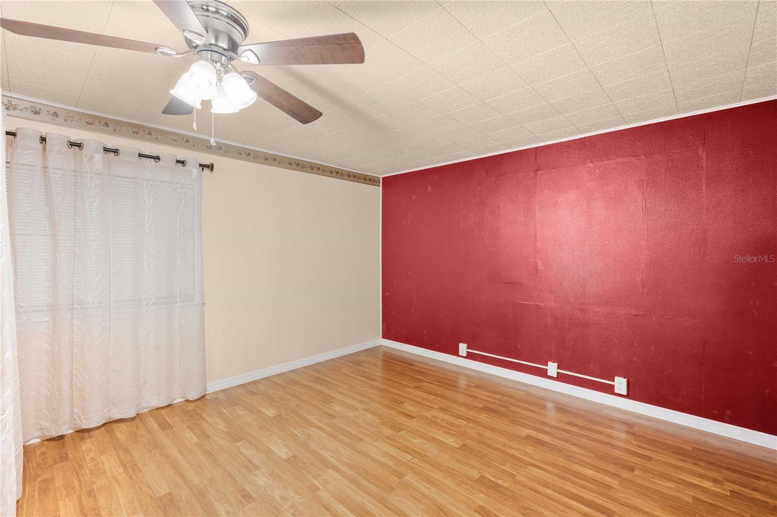 OAKS ROYAL MOBILE HOME SUB - Residential