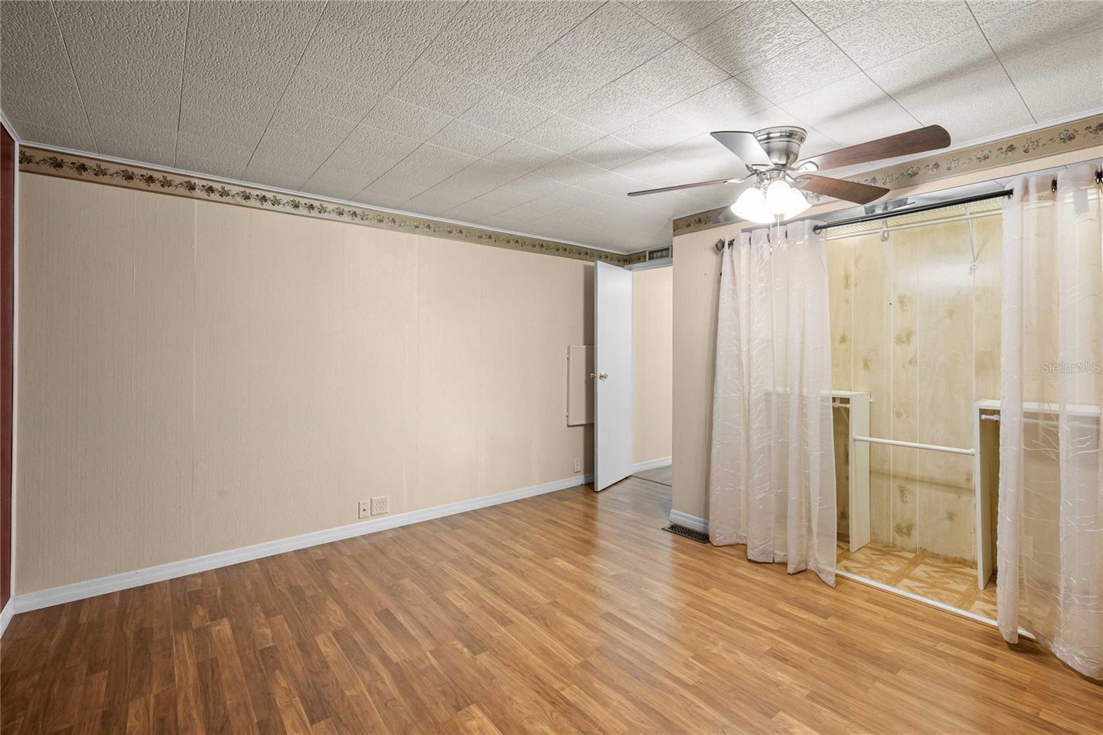 OAKS ROYAL MOBILE HOME SUB - Residential