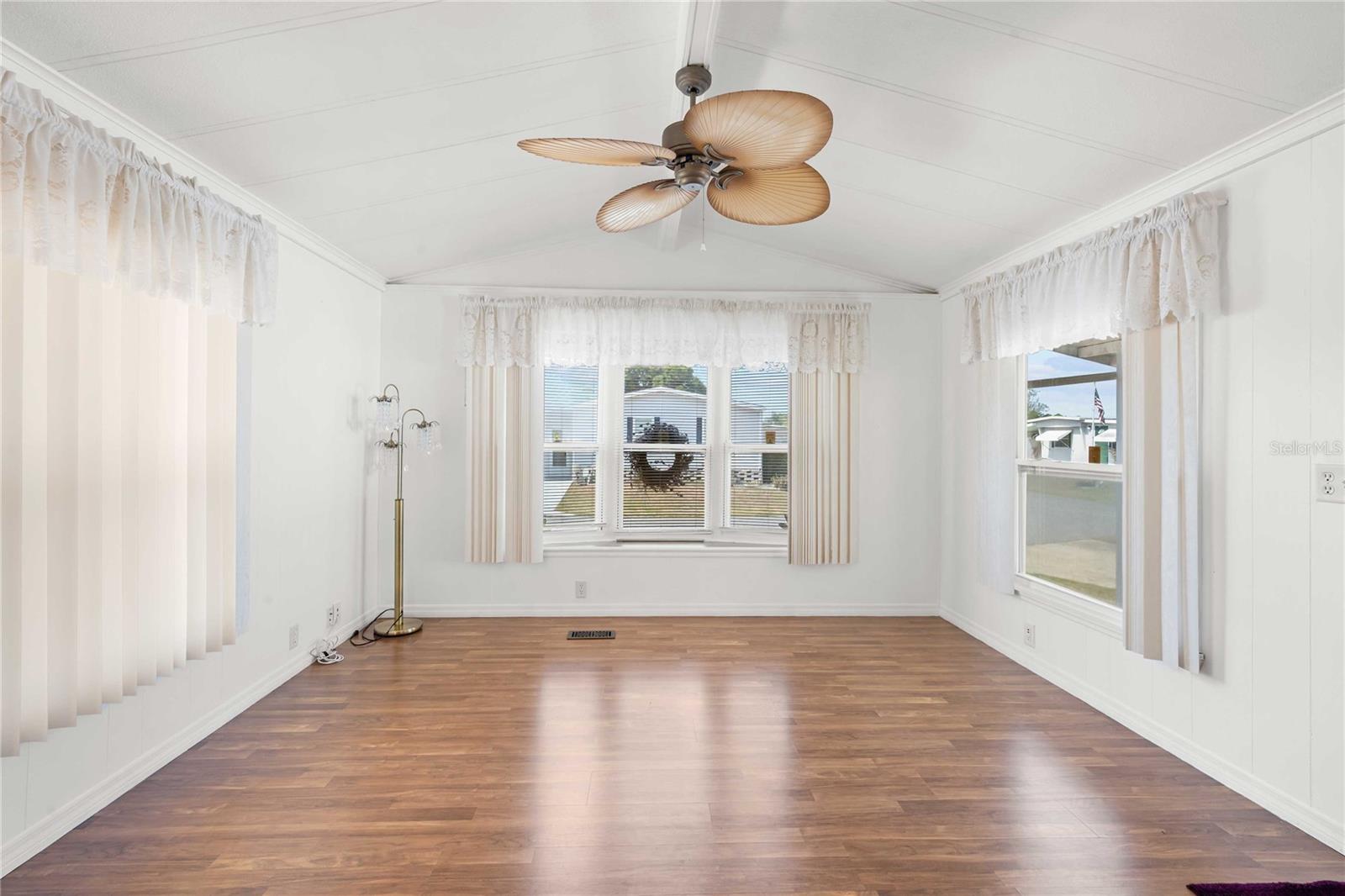 OAKS ROYAL MOBILE HOME SUB - Residential