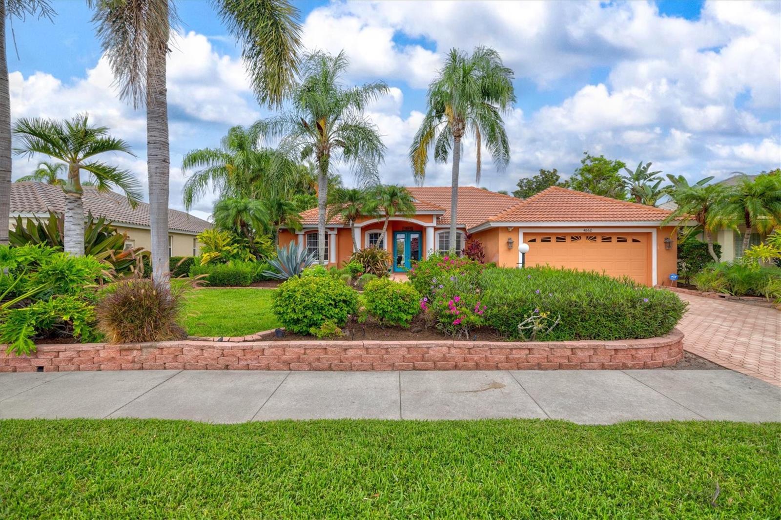 4860 CEDAR OAK WAY