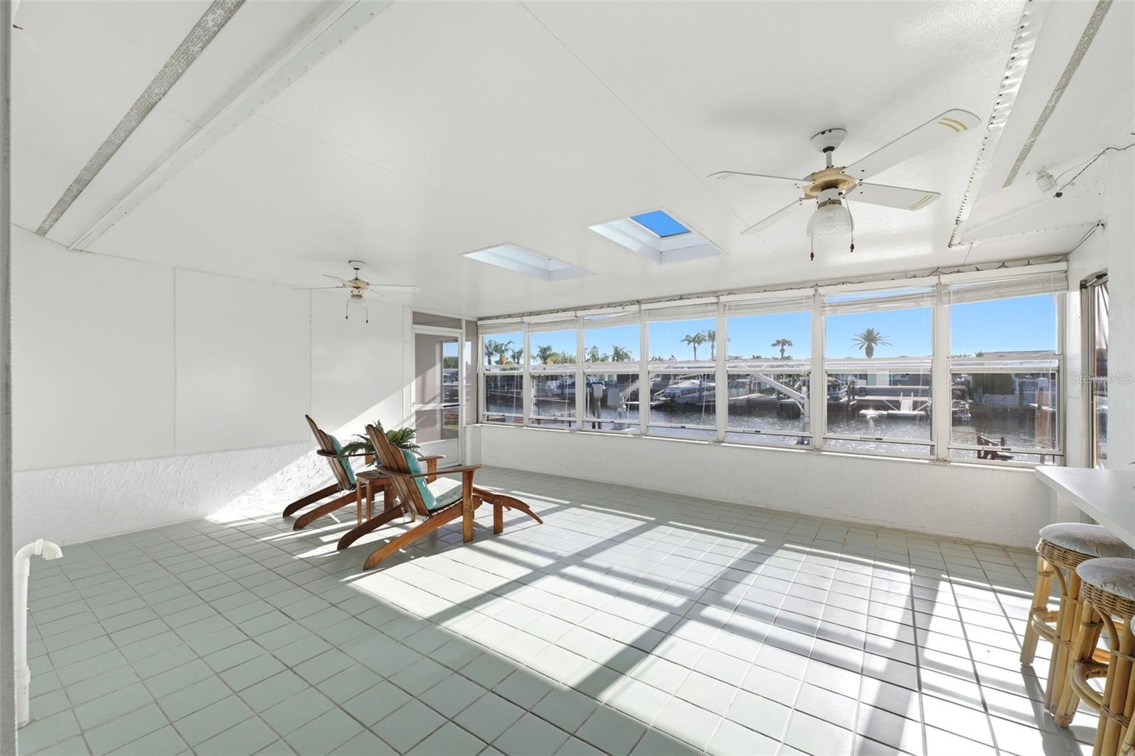 FLOR A MAR - Residential