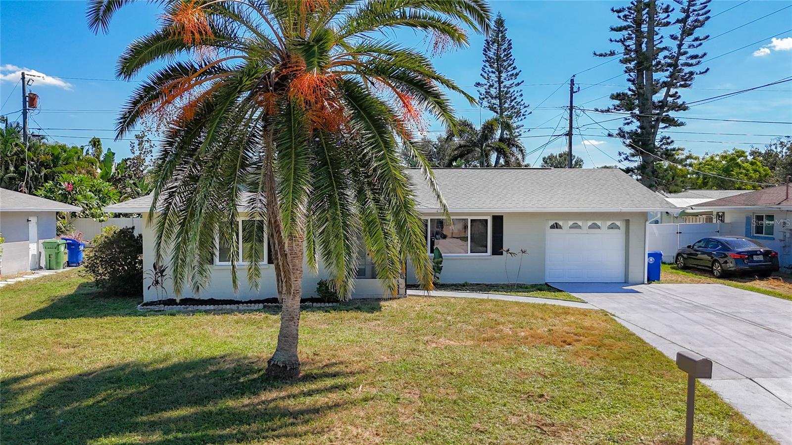 3303 CAMBRIDGE DRIVE W