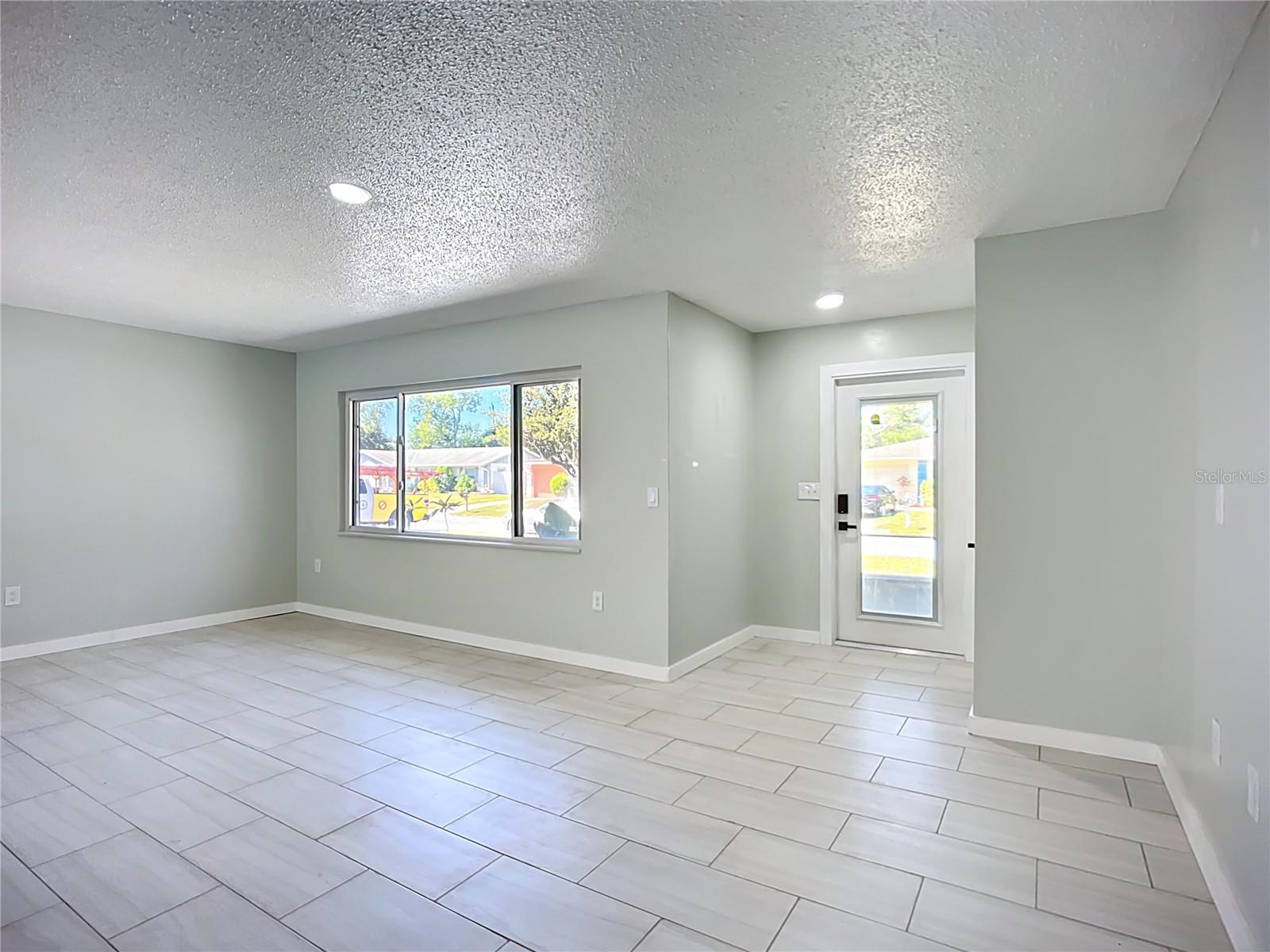3303 CAMBRIDGE DRIVE W