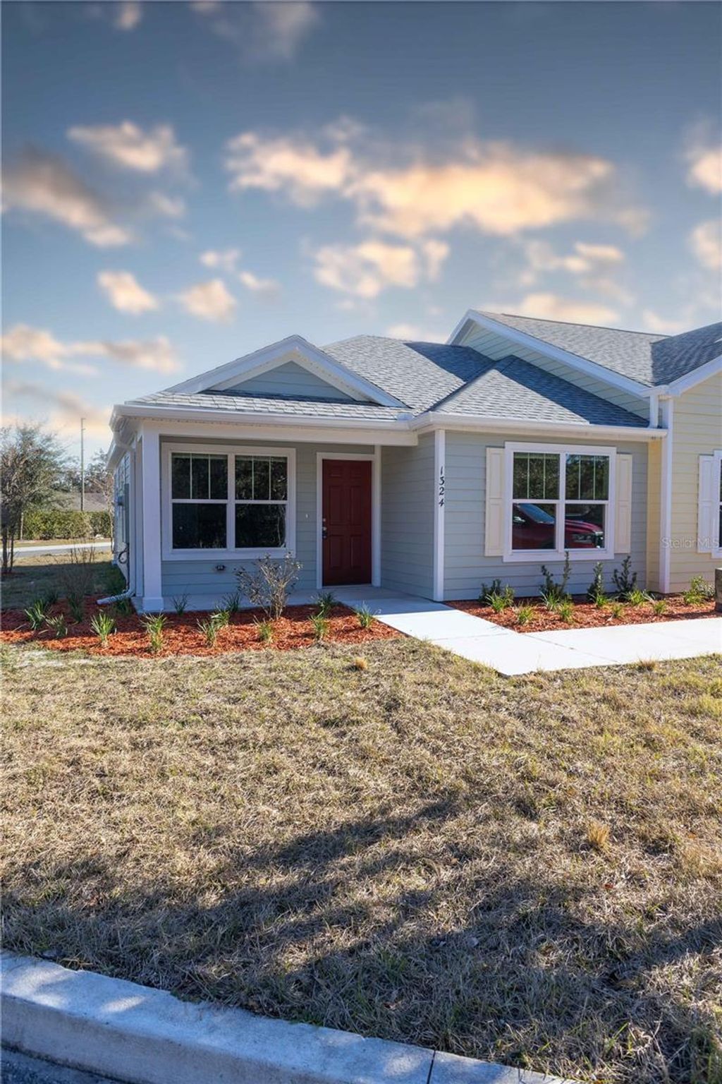 Photo of 1324 Cottage Circle, Tavares, FL 32778 (MLS # G5109209)