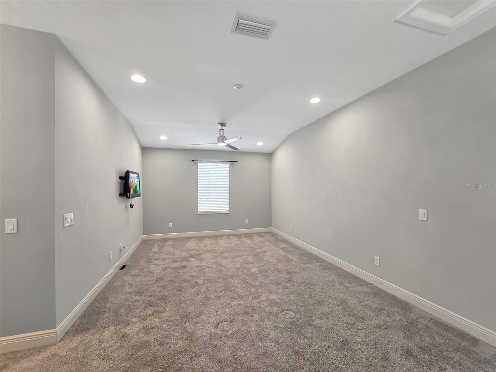 CREEKWOOD TOWNHOMES - Residential Lease