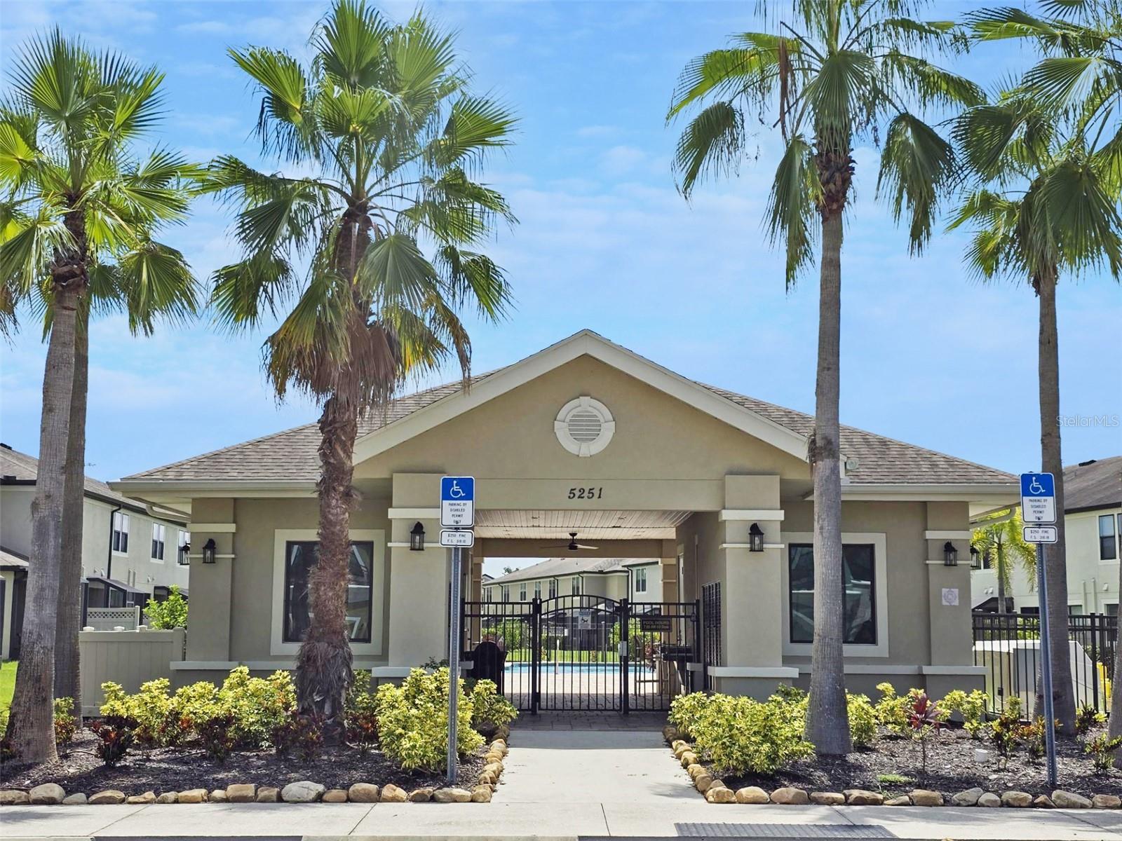 CREEKWOOD TOWNHOMES - Residential Lease