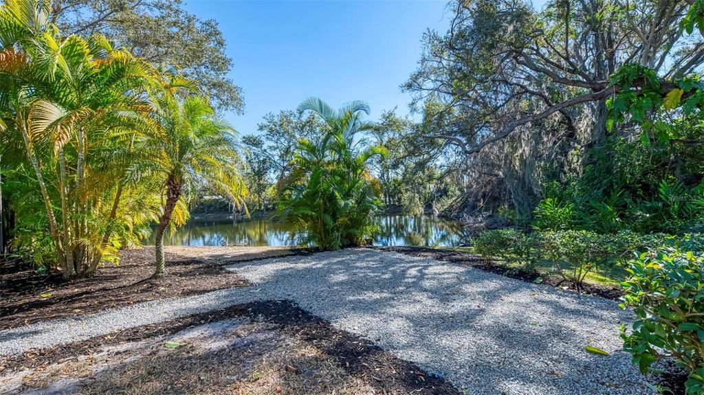 Photo of 4900 Old Oakleaf Drive, Sarasota, FL 34233 (MLS # C7521410)