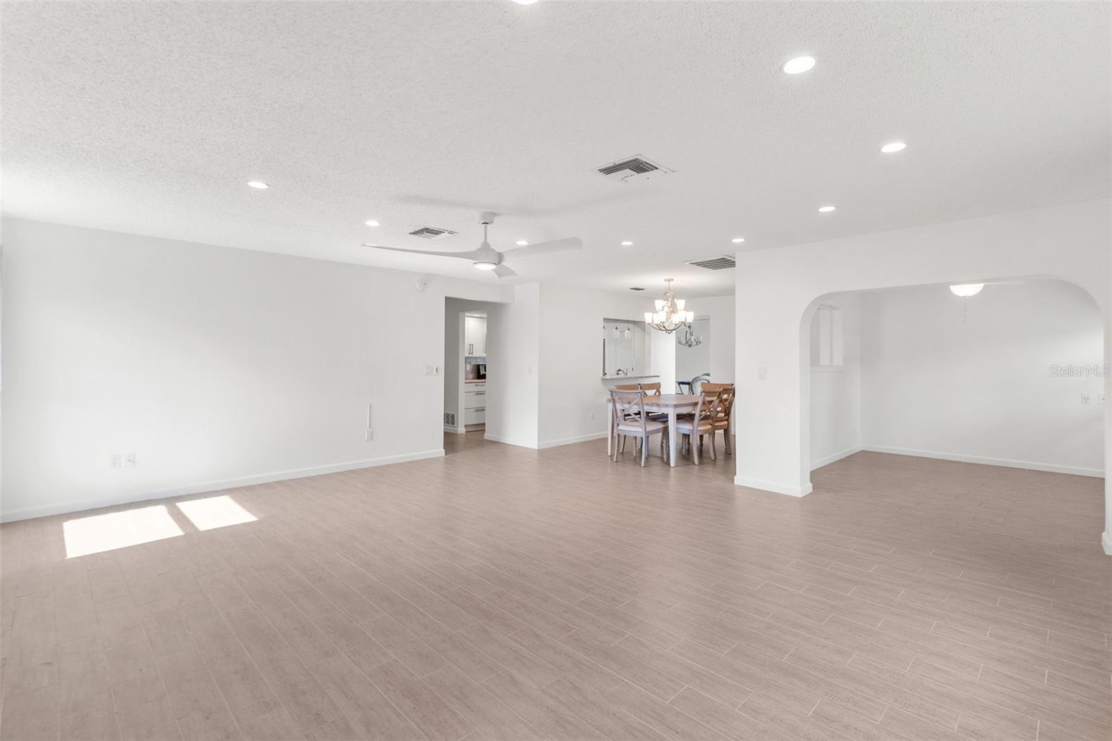 VILLAGE GREEN OF BRADENTON SEC 8 - Residential