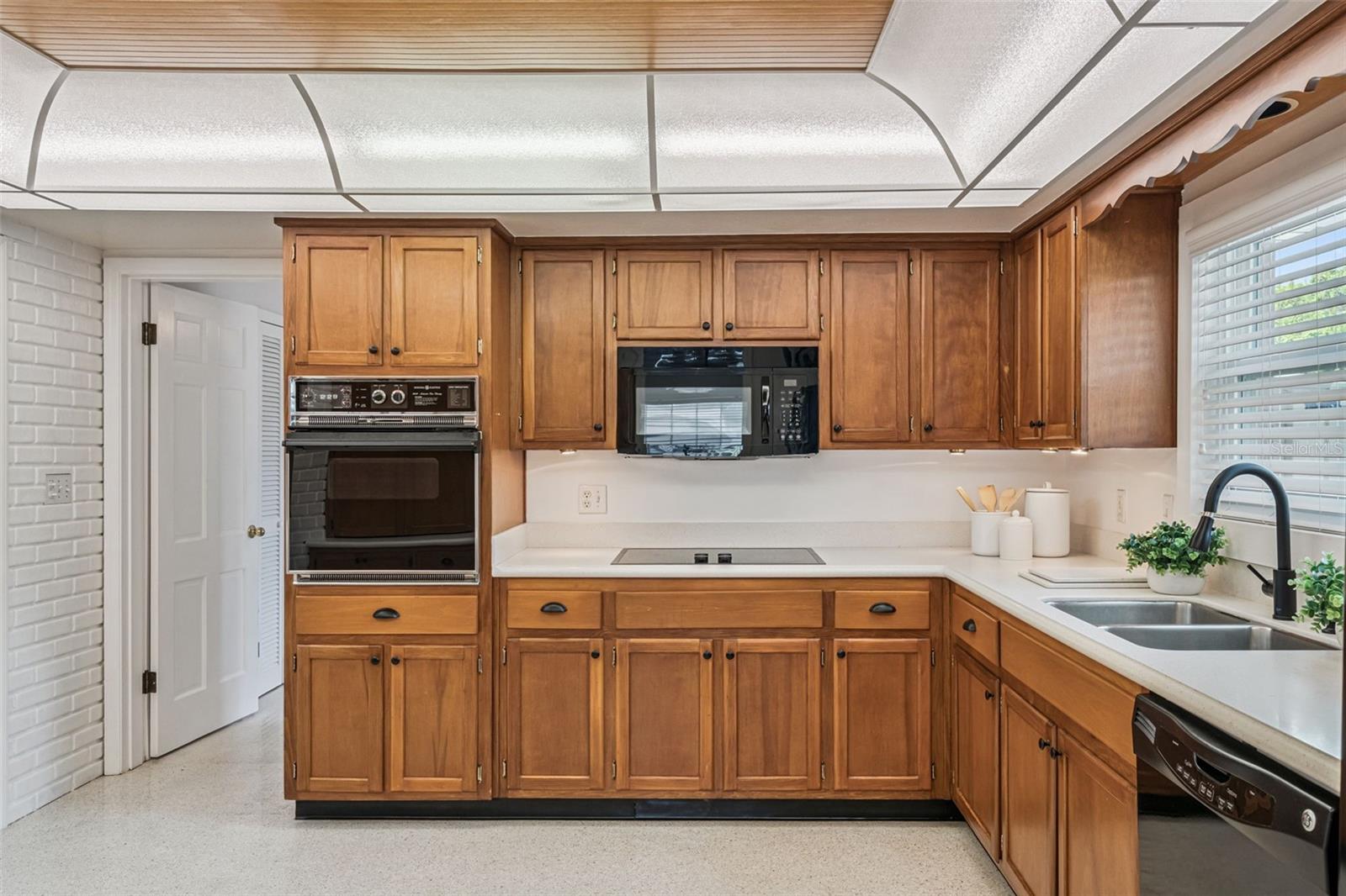 WILLIAMSBURG - Residential
