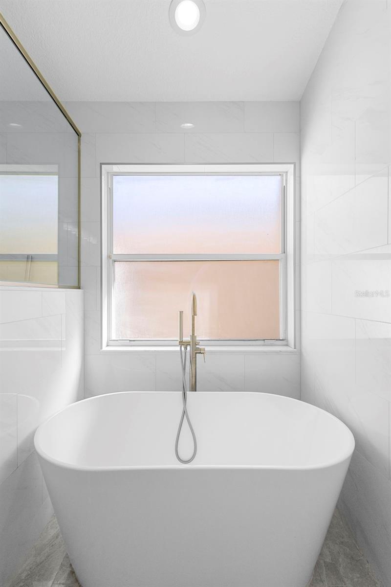 ALTAMONTE LANDING - Residential Lease