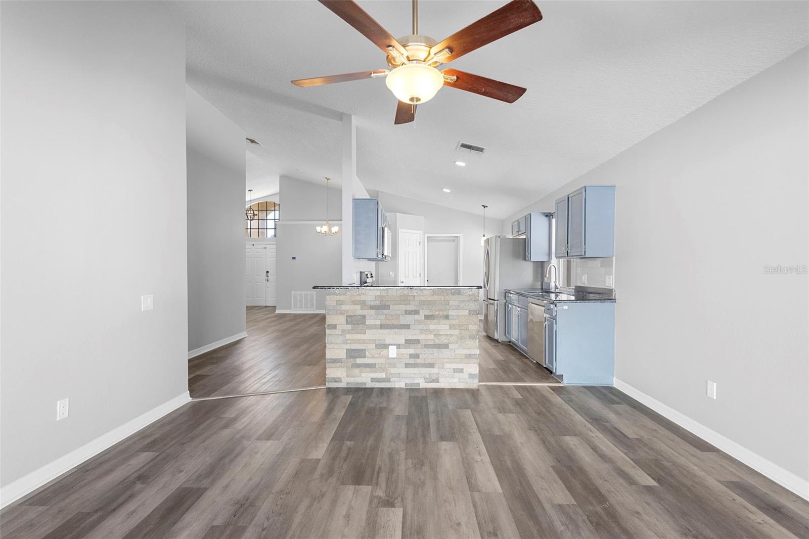 ALTAMONTE LANDING - Residential Lease