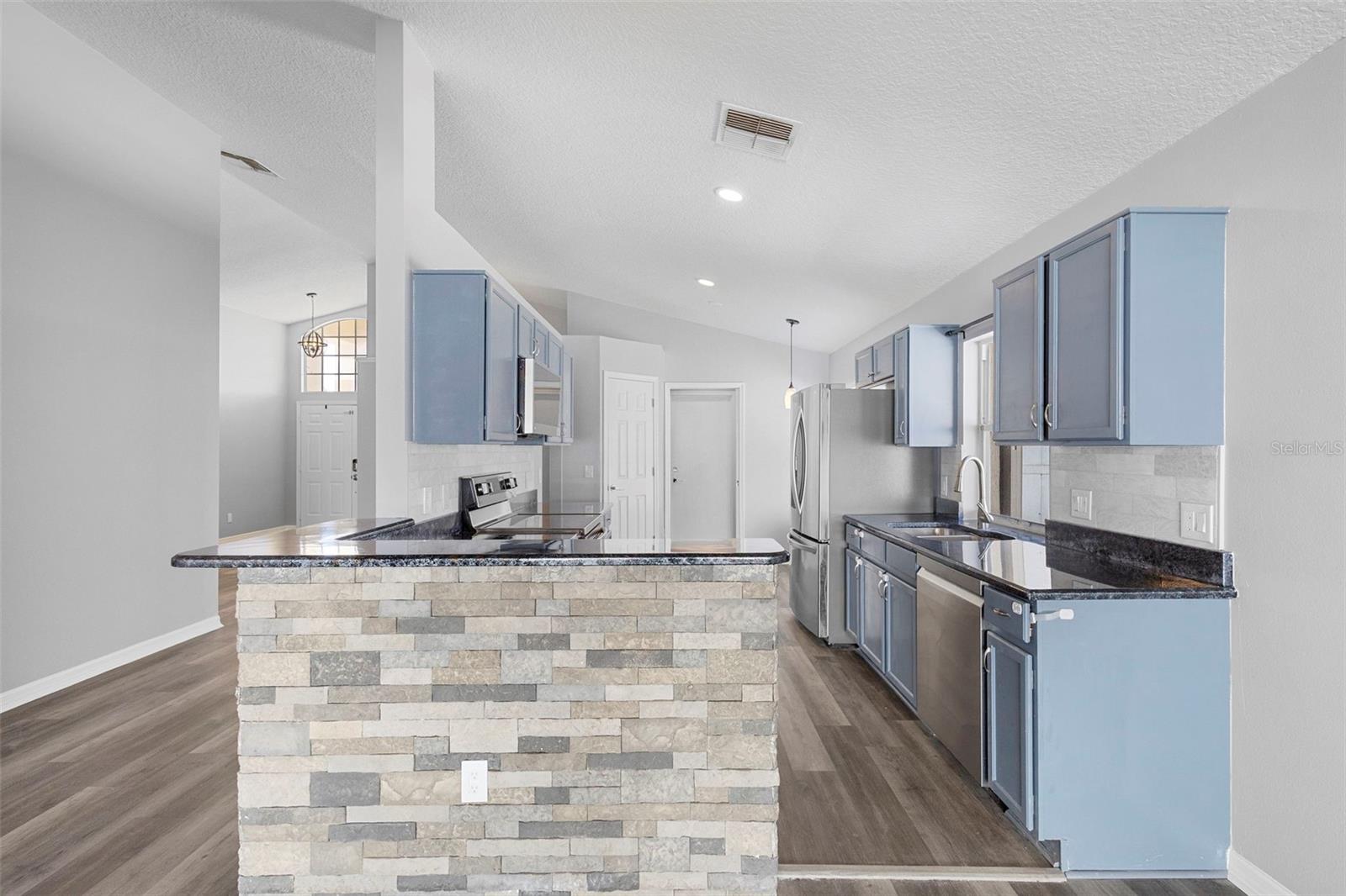 ALTAMONTE LANDING - Residential Lease