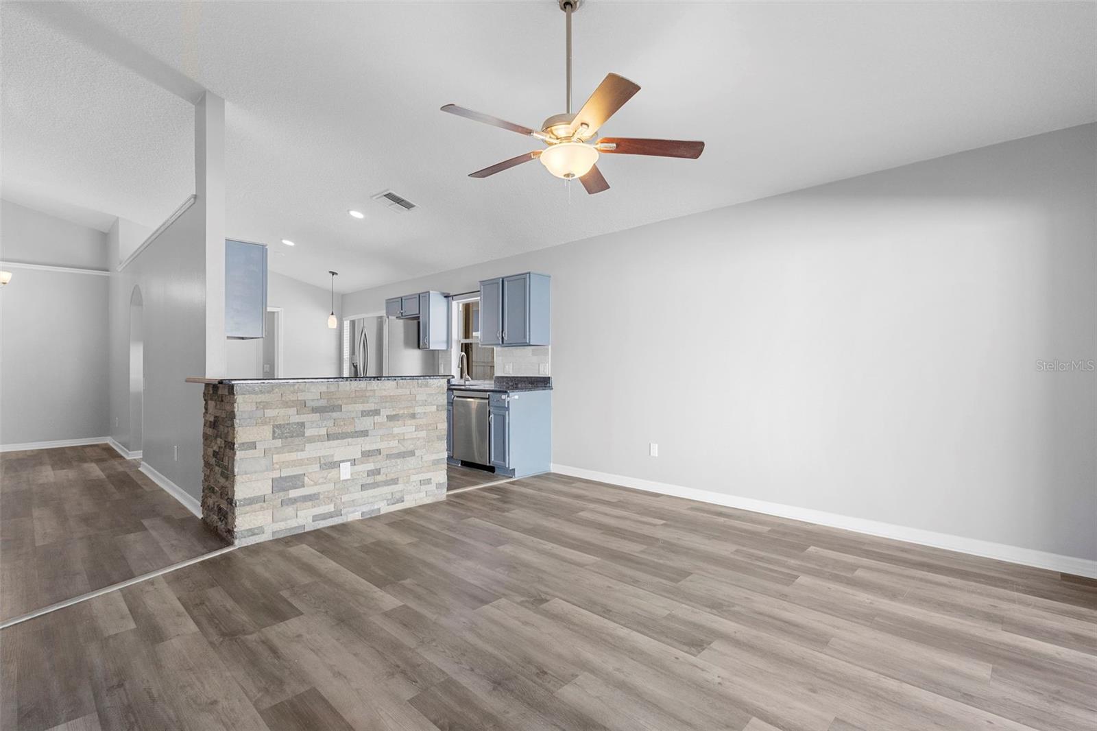 ALTAMONTE LANDING - Residential Lease