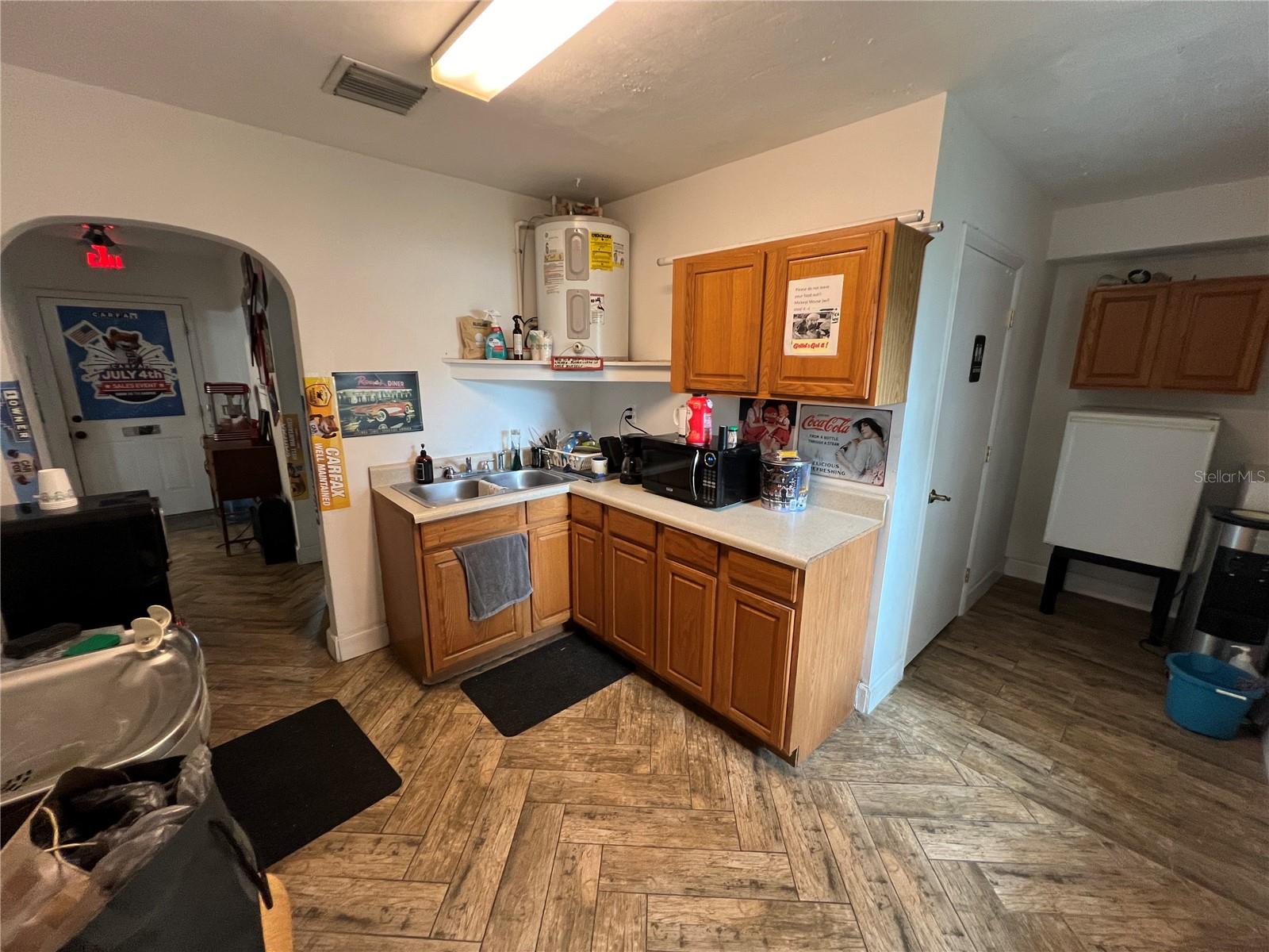 PINELLAS GROVES - Commercial Sale