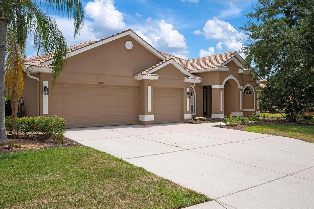 Photo of 12428 Natureview Circle, Bradenton, FL 34212 (MLS # A4692473)