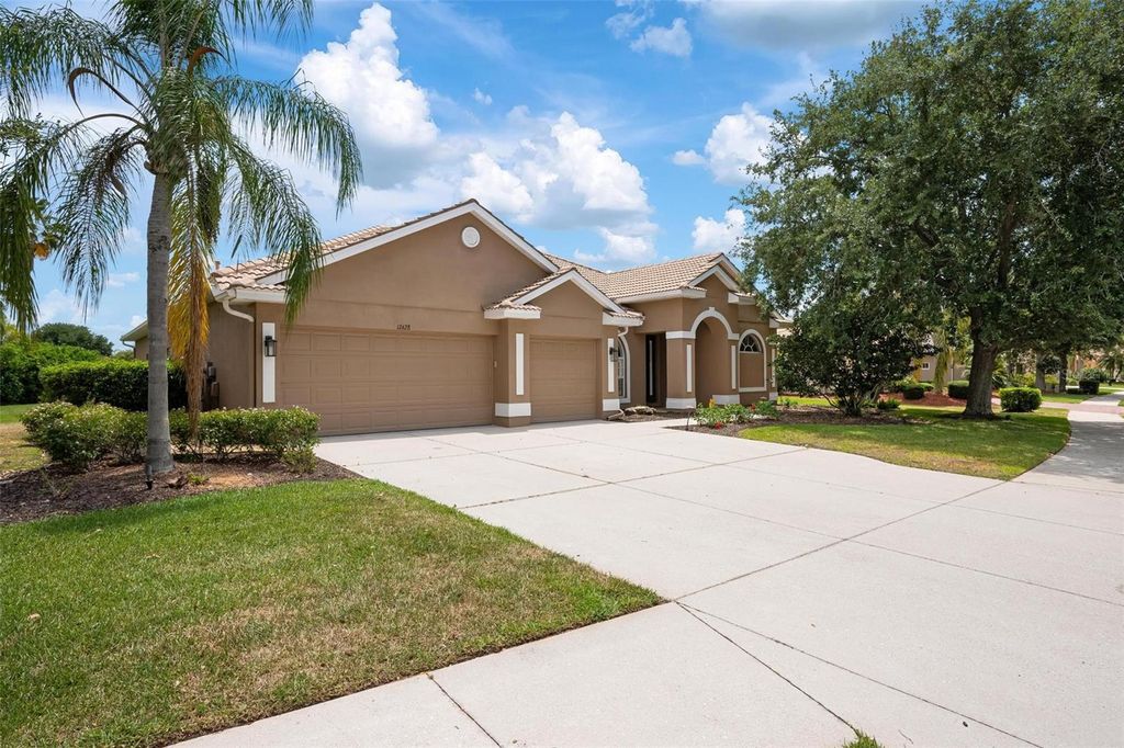 Photo of 12428 Natureview Circle, Bradenton, FL 34212 (MLS # A4692473)