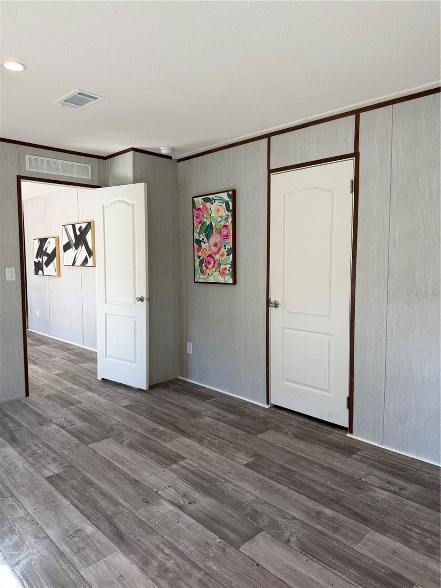 HOLIDAY HEIGHTS UNIT 02 - Residential