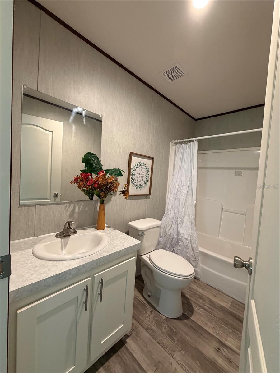 HOLIDAY HEIGHTS UNIT 02 - Residential