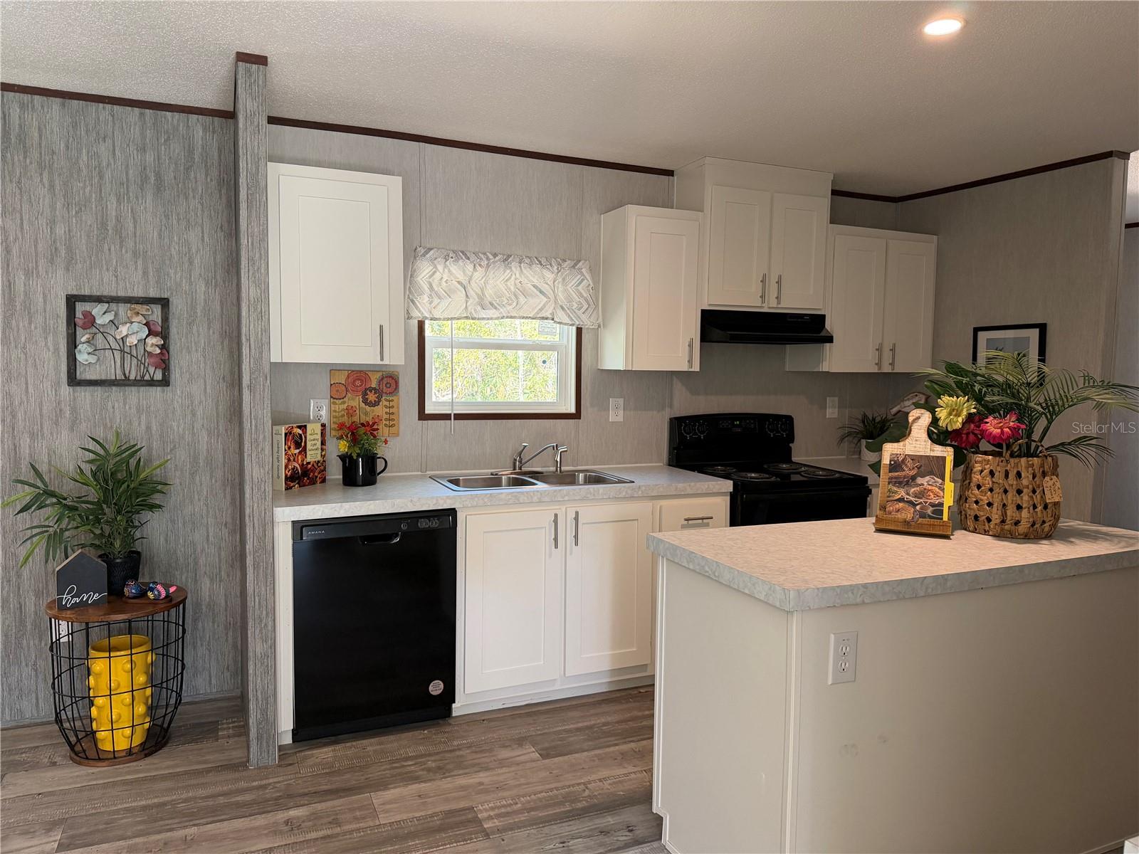 HOLIDAY HEIGHTS UNIT 02 - Residential