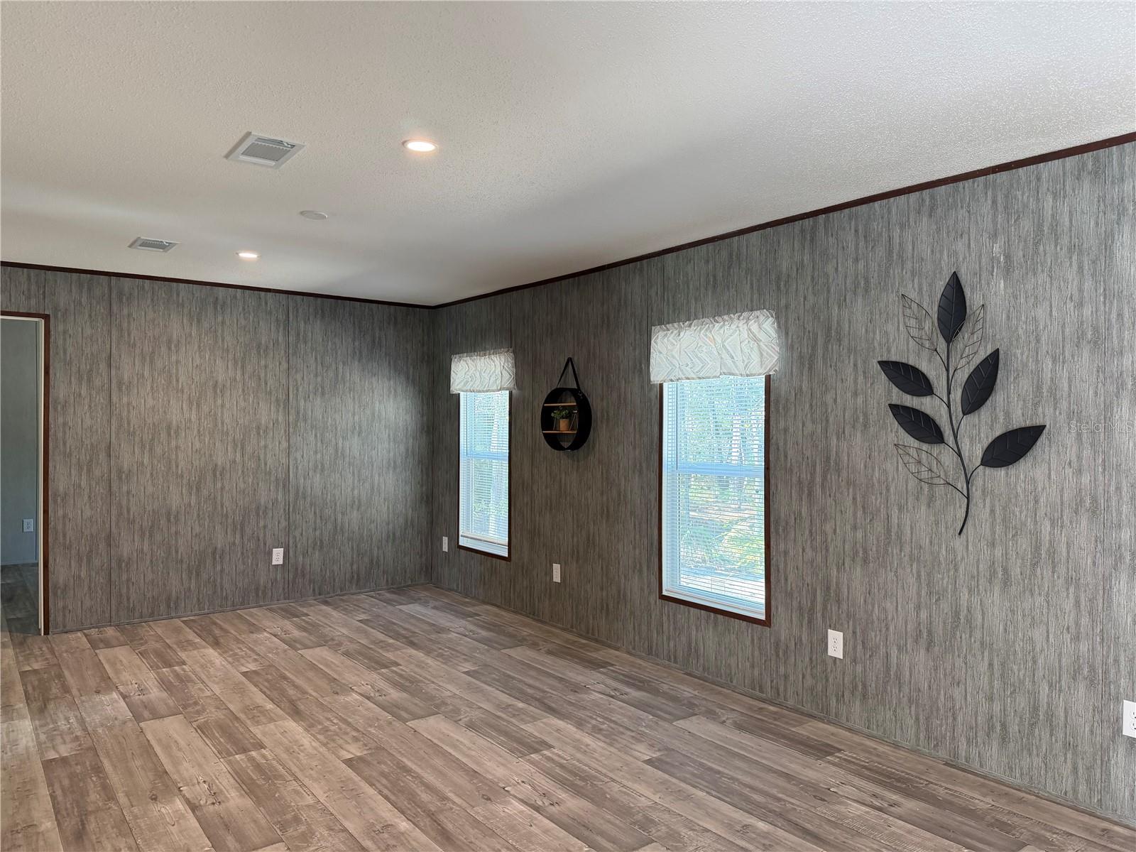 HOLIDAY HEIGHTS UNIT 02 - Residential