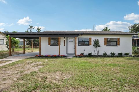 Photo of 2633 Royal Drive, Lakeland, FL 33801 (MLS # L4955816)