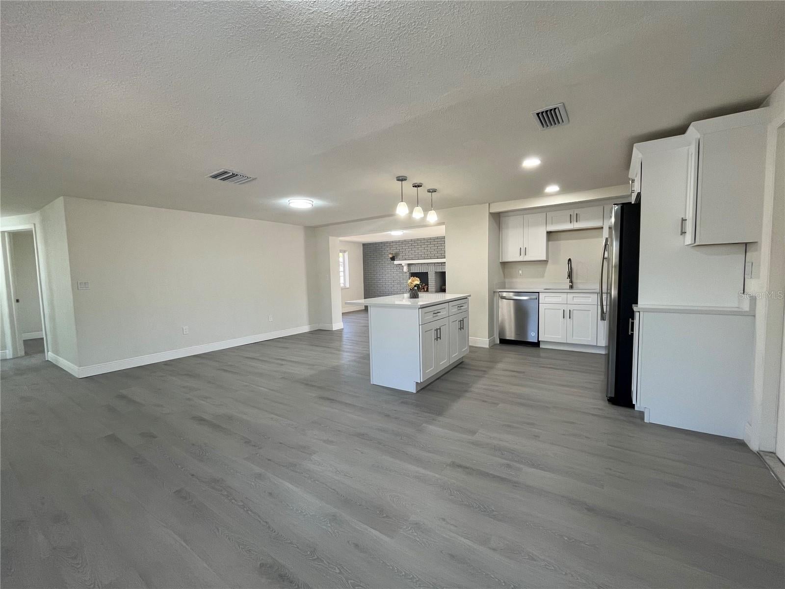 3314 COLUMBUS DRIVE