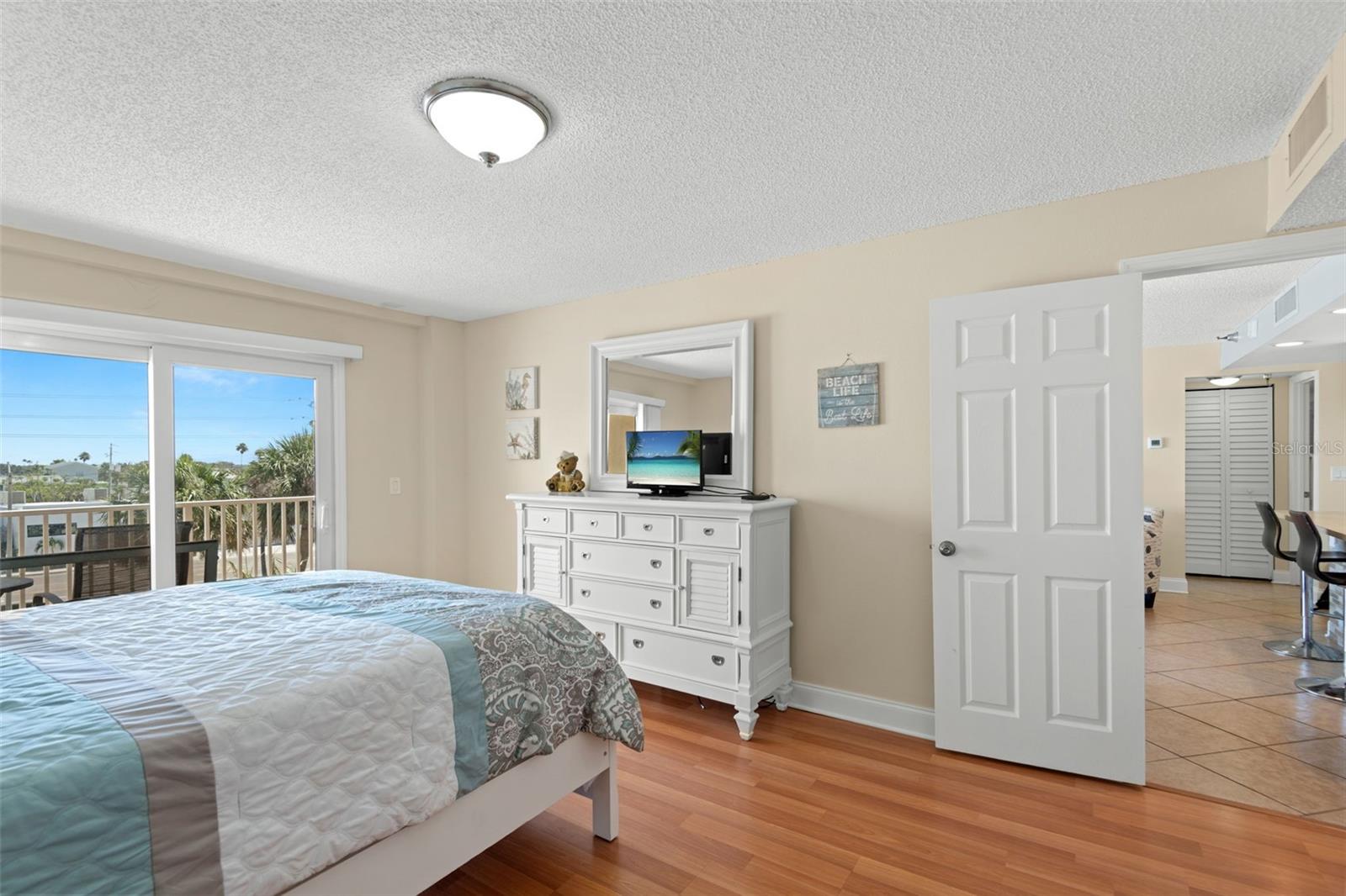 COLLWOOD THE CONDO - Residential